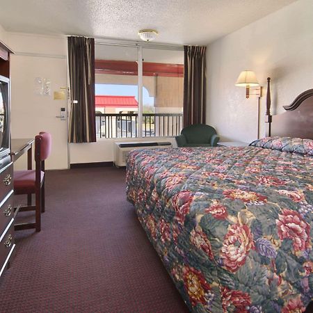 Super 8 By Wyndham Oklahoma Fairgrounds Motel Exterior foto