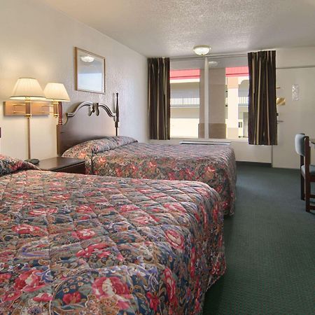 Super 8 By Wyndham Oklahoma Fairgrounds Motel Exterior foto