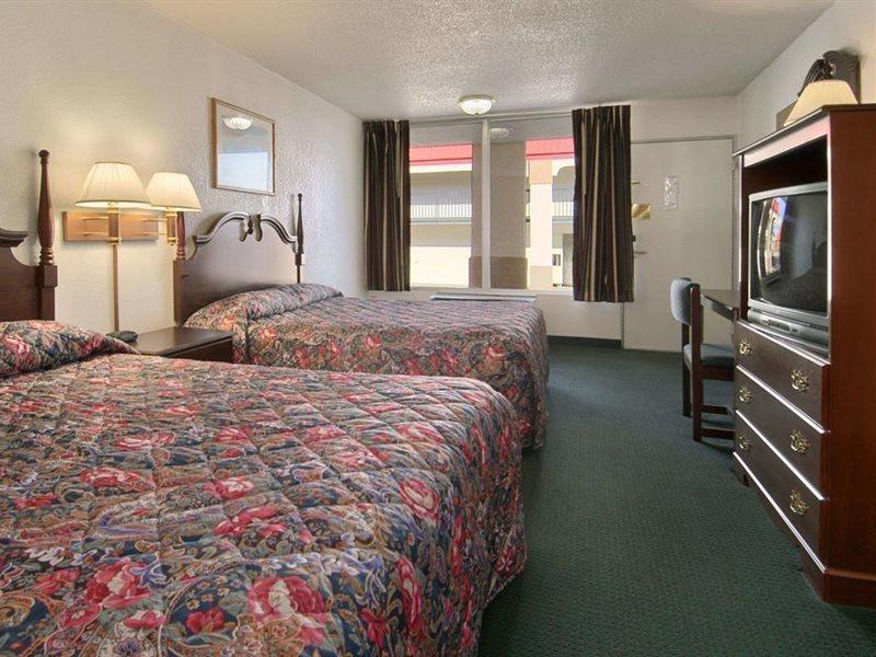 Super 8 By Wyndham Oklahoma Fairgrounds Motel Exterior foto