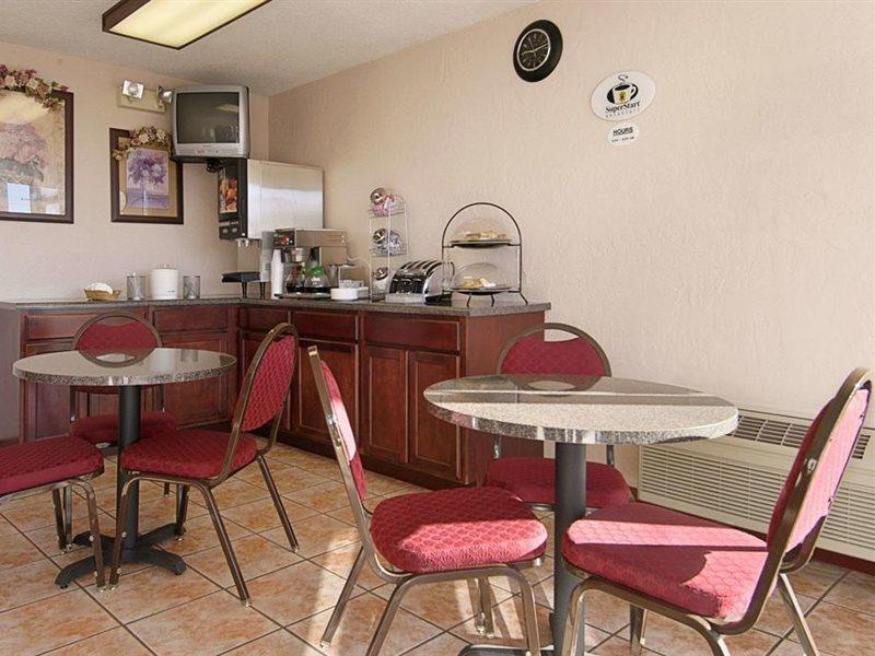 Super 8 By Wyndham Oklahoma Fairgrounds Motel Exterior foto