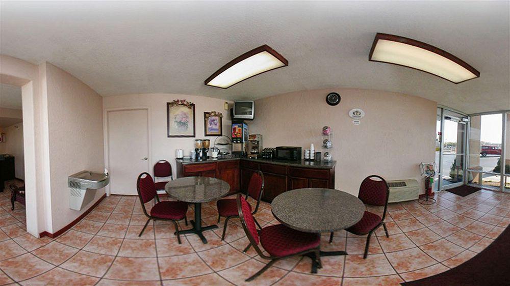Super 8 By Wyndham Oklahoma Fairgrounds Motel Exterior foto