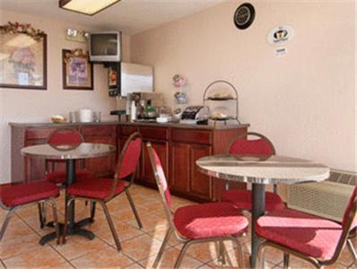 Super 8 By Wyndham Oklahoma Fairgrounds Motel Exterior foto