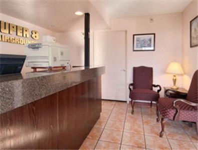 Super 8 By Wyndham Oklahoma Fairgrounds Motel Exterior foto